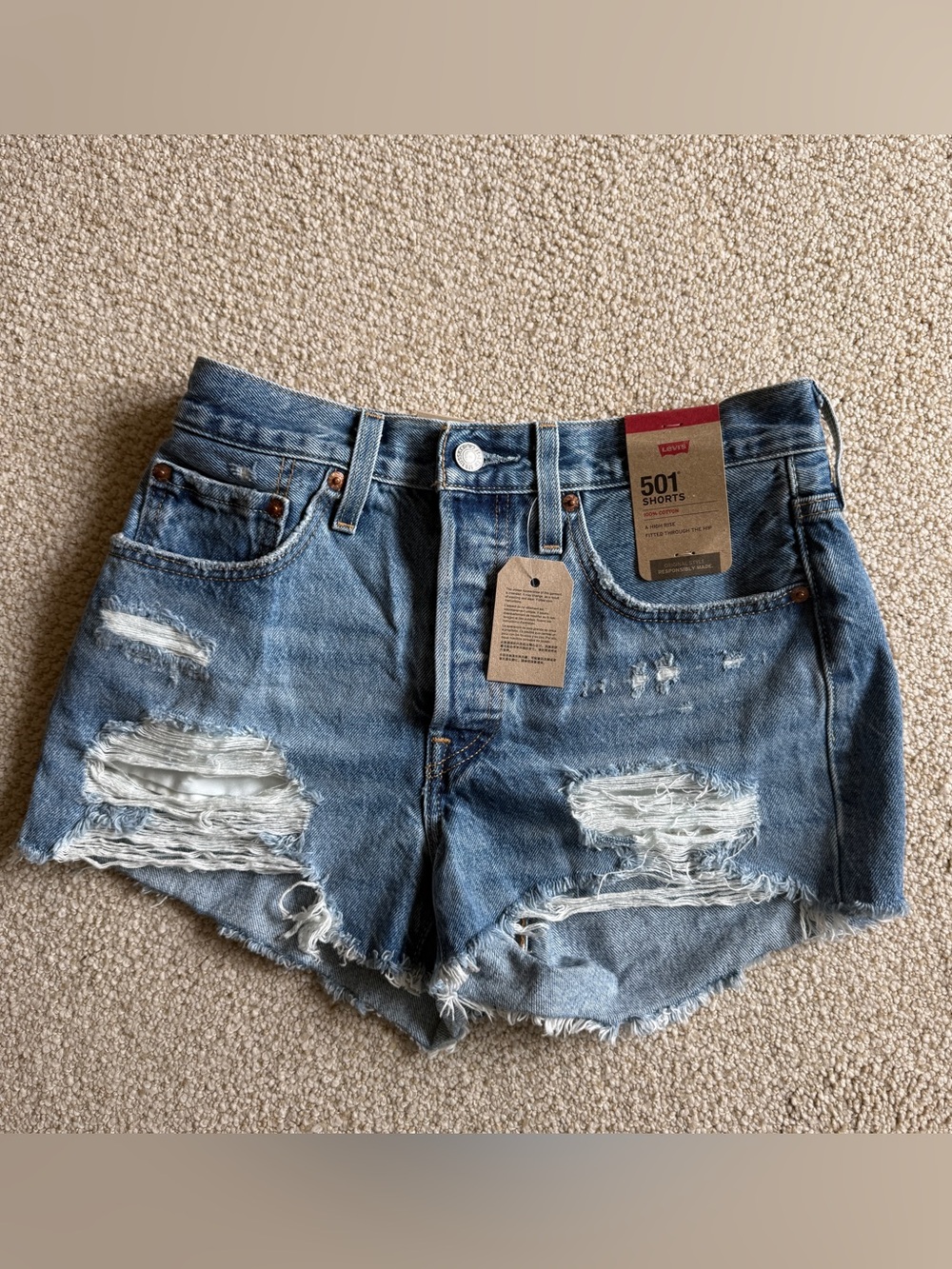 NWT Levi's 501 High-Rise Distressed Denim Shorts in Blue, size 26